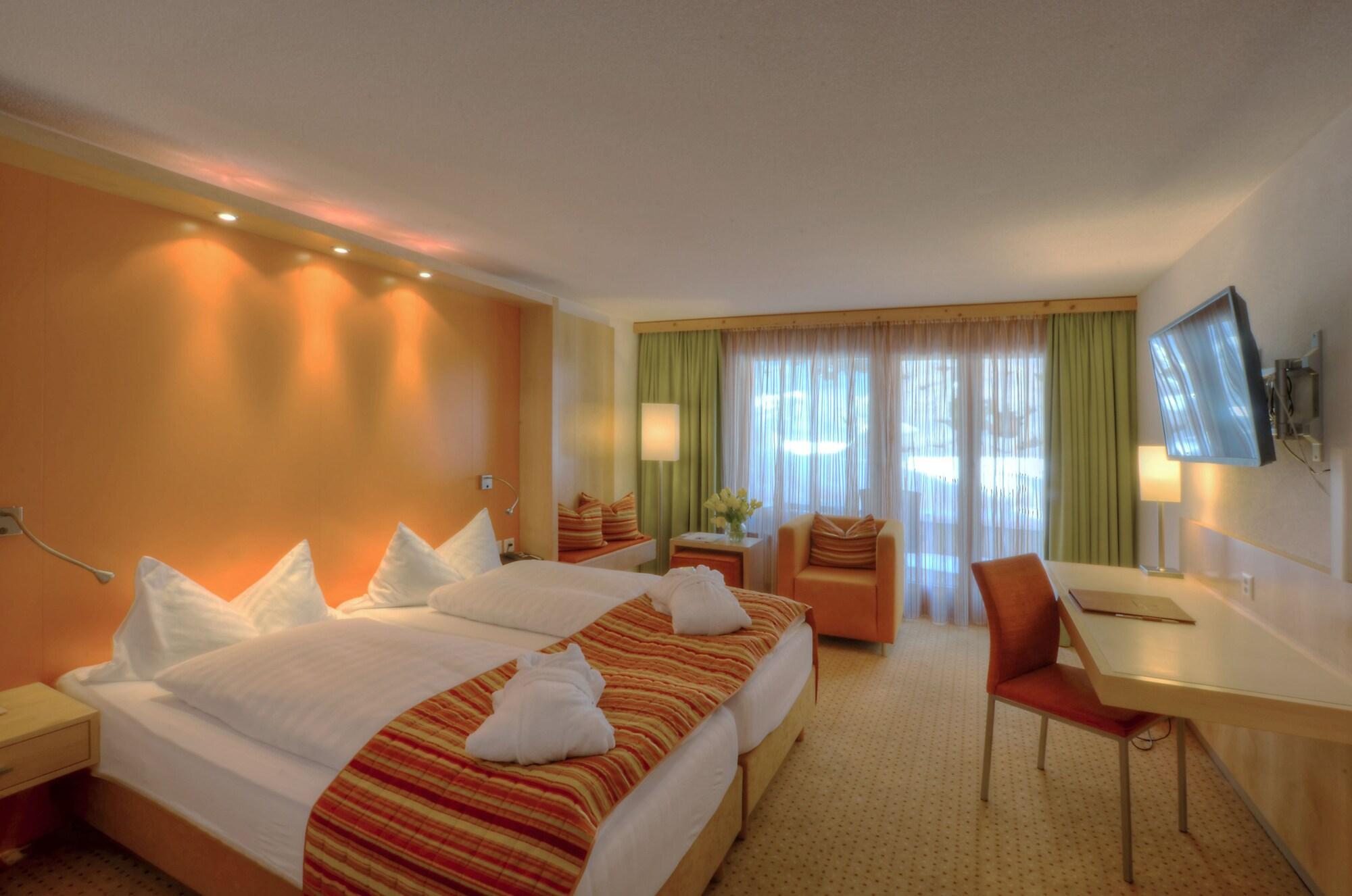 Silvretta Parkhotel Клостерс Екстериор снимка