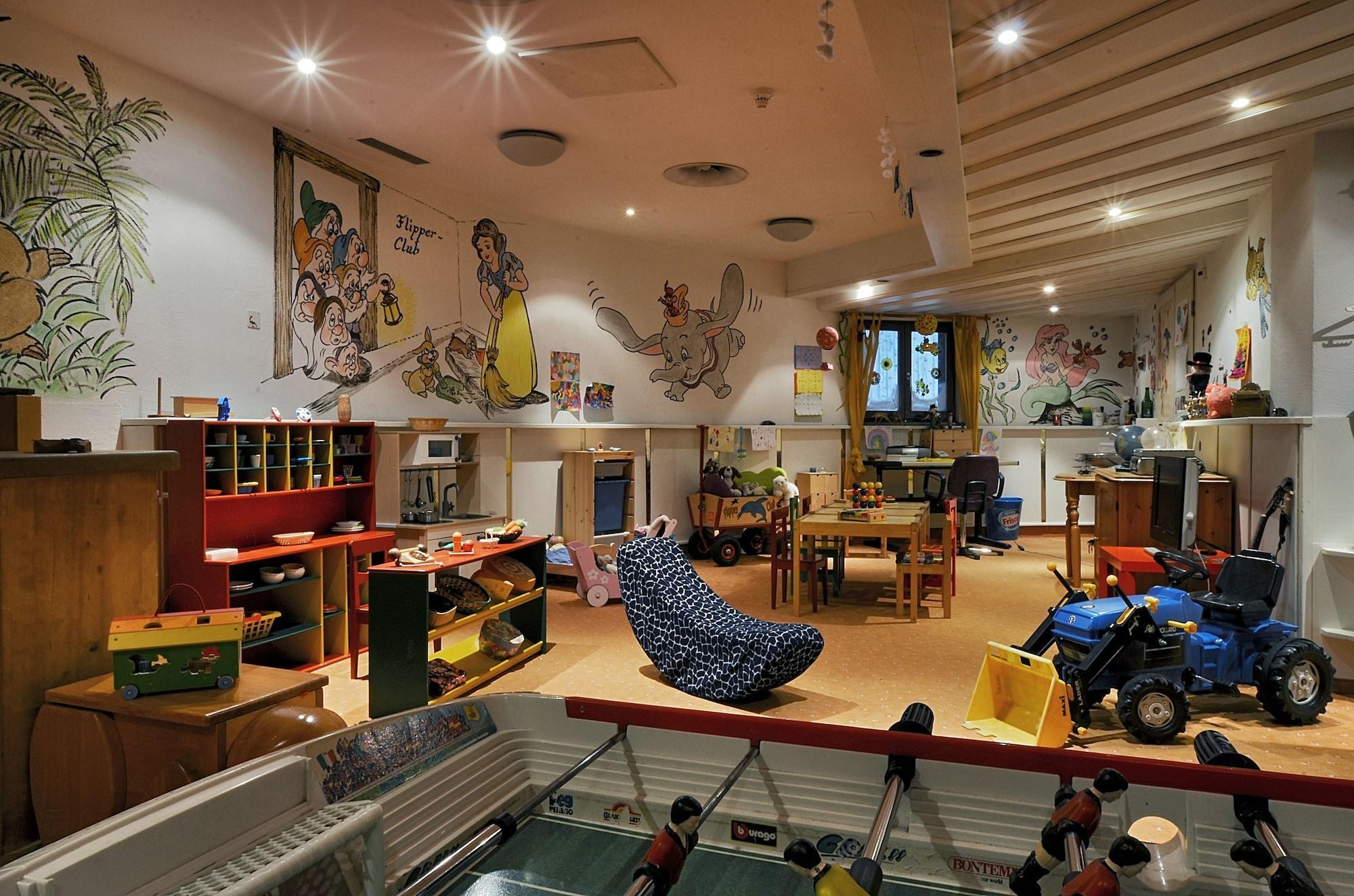 Silvretta Parkhotel Клостерс Екстериор снимка