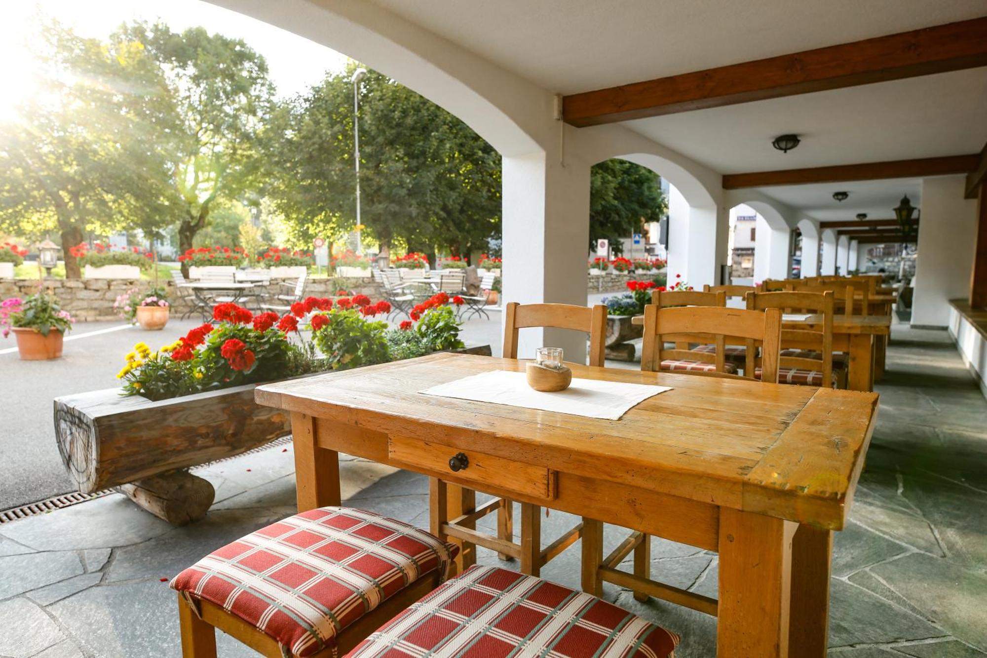 Silvretta Parkhotel Клостерс Екстериор снимка