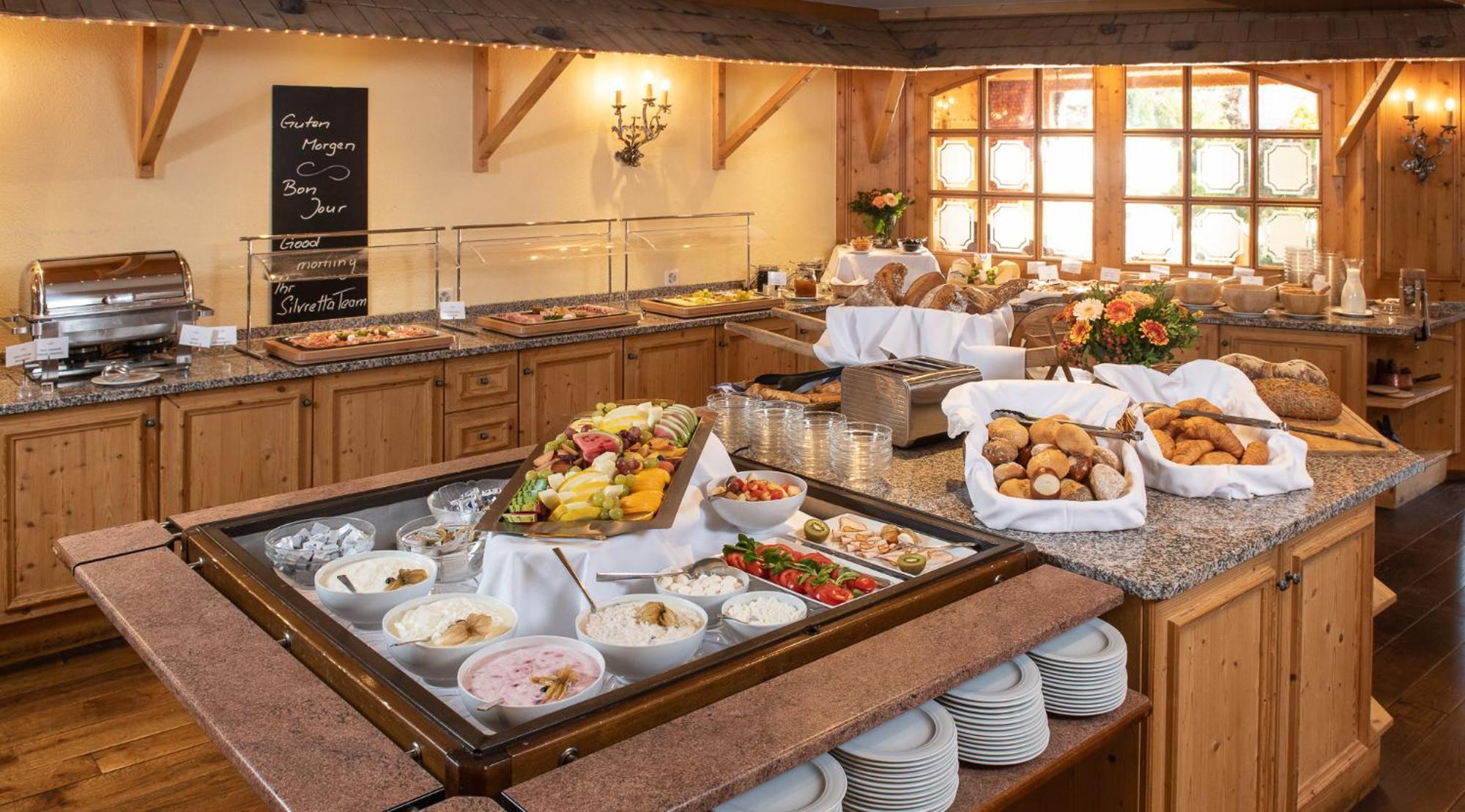 Silvretta Parkhotel Клостерс Екстериор снимка